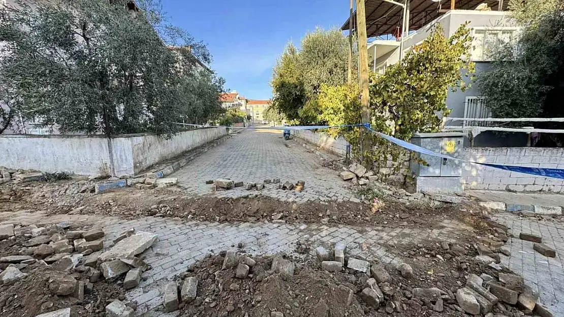 Karacasu'da yollar bakıma alındı