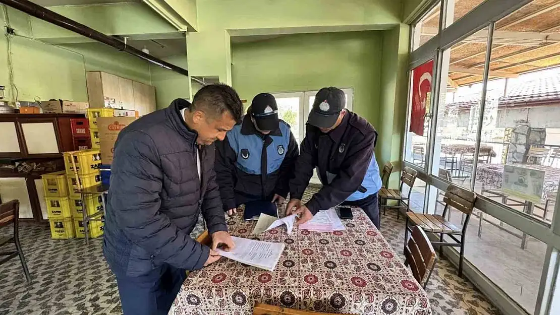 Karacasu'da zabıtalar denetledi