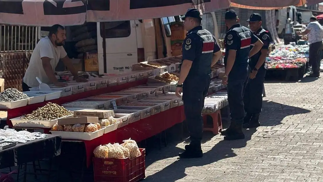 Karacasu jandarması vatandaşları sahte para ve dolandırıcılığa karşı bilgilendirdi