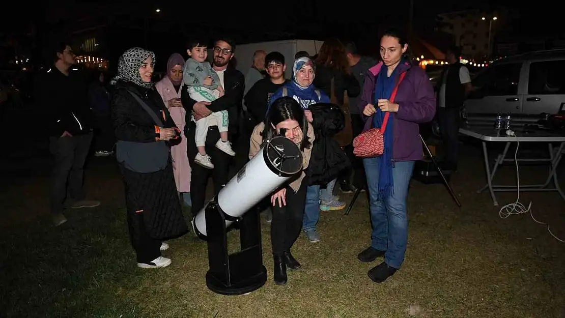 Karagöz'ün uzay yolculuğu perdeye yansıdı