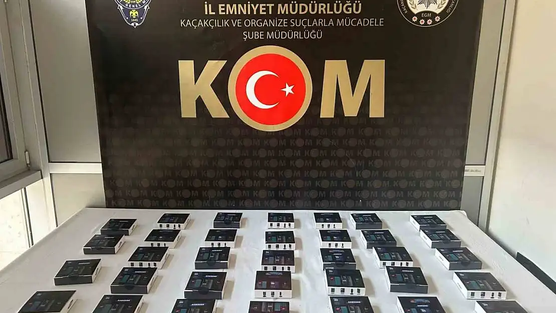 Kargodan 34 kaçak telefon ele geçirildi