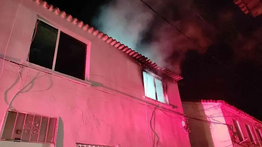 Karısı ile tartışan adam evi yaktı