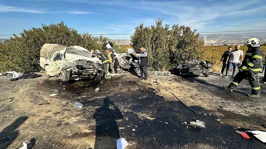 Karşı şeride geçen kamyonet otomobille kafa kafaya çarpıştı: 1 ölü 1 yaralı