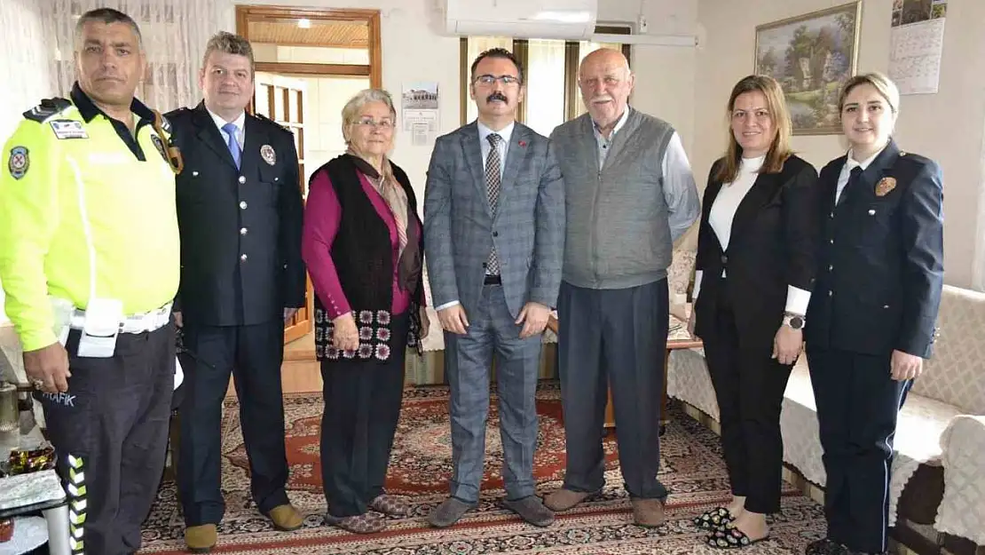 Kaymakam Ateş Polis Haftası'nda emekli başkomiser Okatan'ı unutmadı