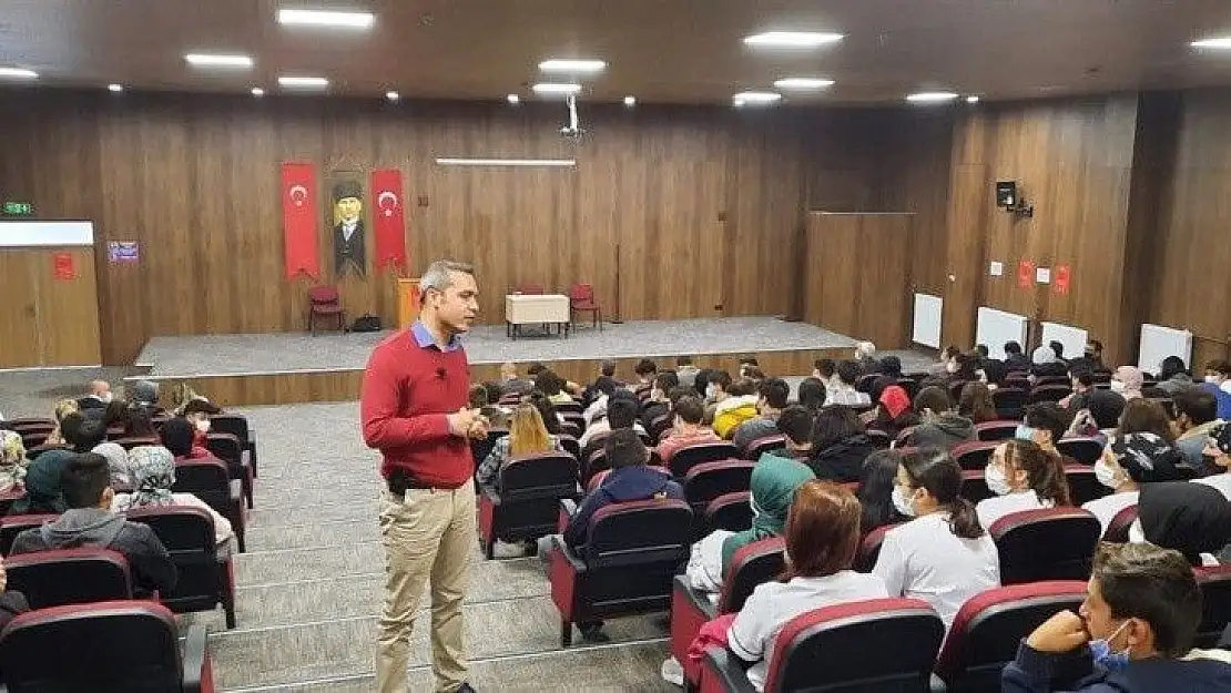 Kaymakam Çiçek, lise öğrencilerine mesleğini tanıttı