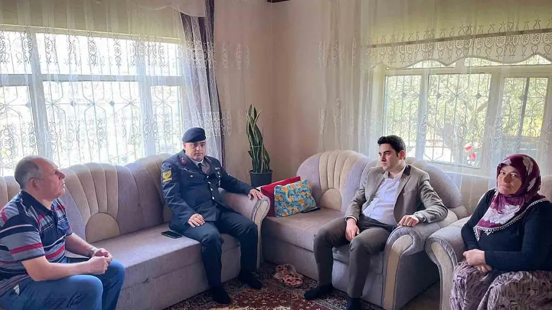 Kaymakam Gedik'ten şehit polis memurunun ailesine bayram ziyareti