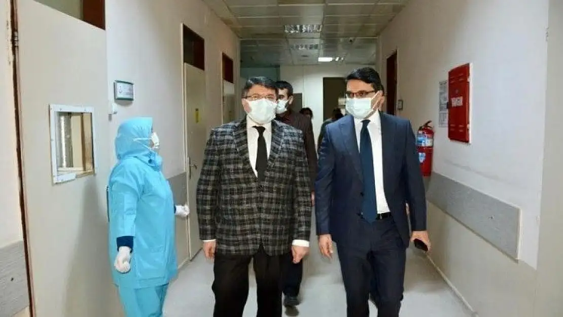 Kaymakam Ünsal, sağlık çalışanlarının yeni yılını kutladı