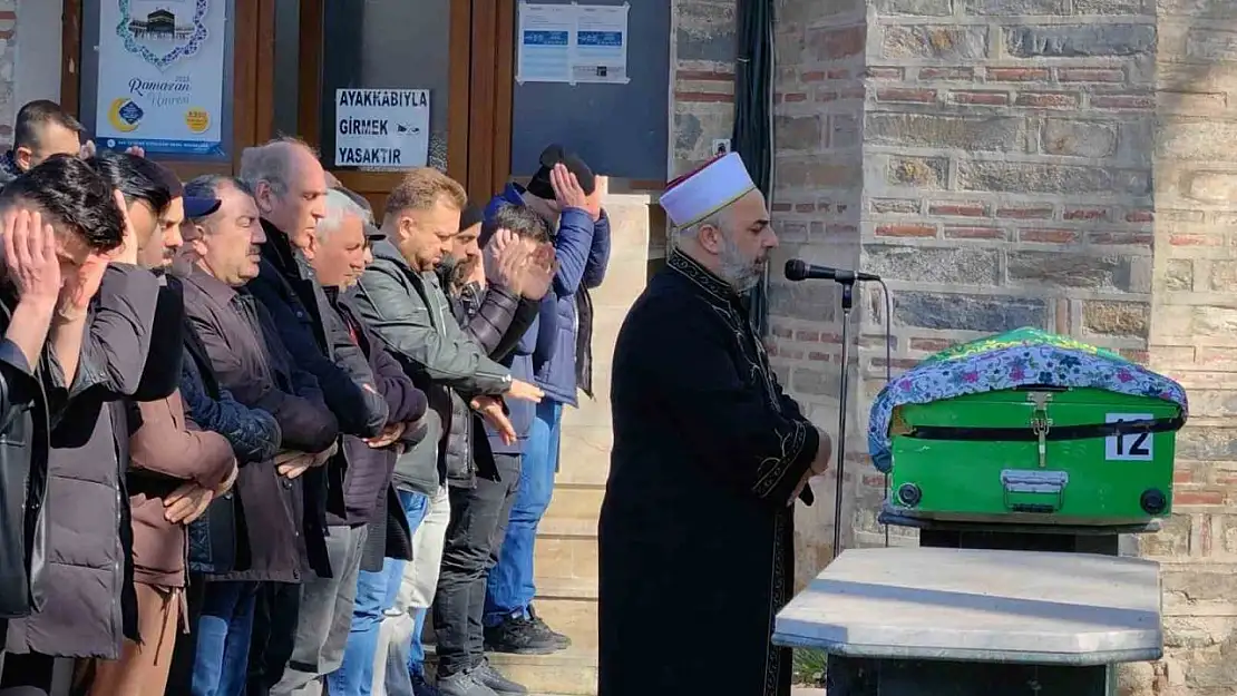 Kazada hayatını kaybeden kadın gözyaşları arasında defnedildi