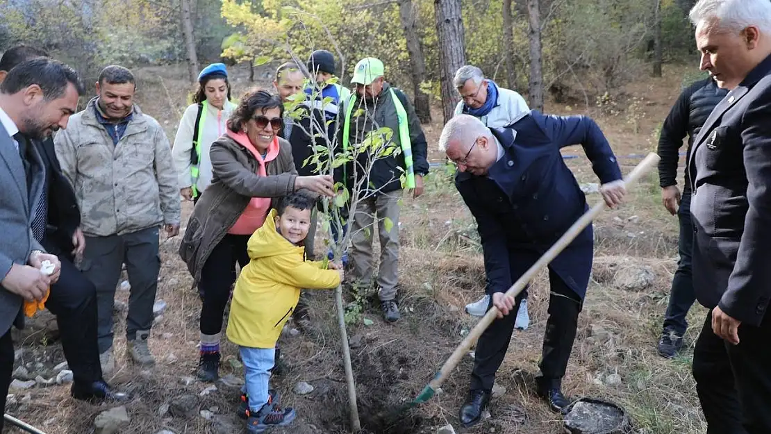 Kazdağları'nda Atatürk'ün anısına fidanlar toprakla buluştu