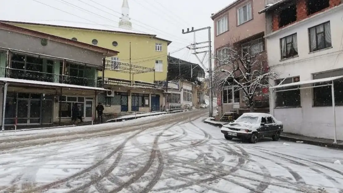Kazdağları'nda kar yağışı etkili oluyor