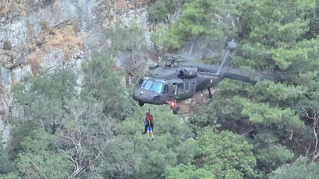 Kazdağları'nda Şahinderesi Kanyonu'nda mahsur kalan 10 kişi helikopter ile kurtarıldı