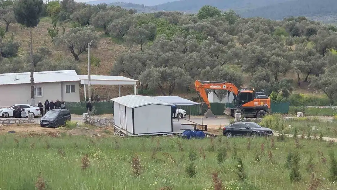 Kemalpaşa'da kaçak yapıların yıkımına başlandı
