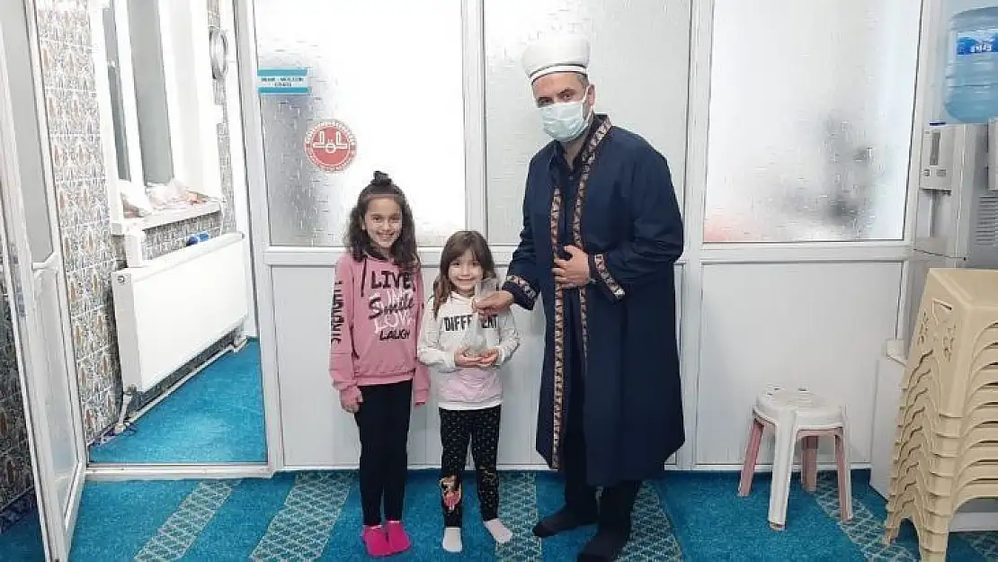 Kendileri küçük, gönülleri büyük