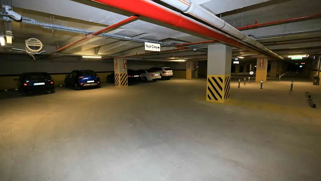 Kent Meydanı otoparkı hizmete devam ediyor