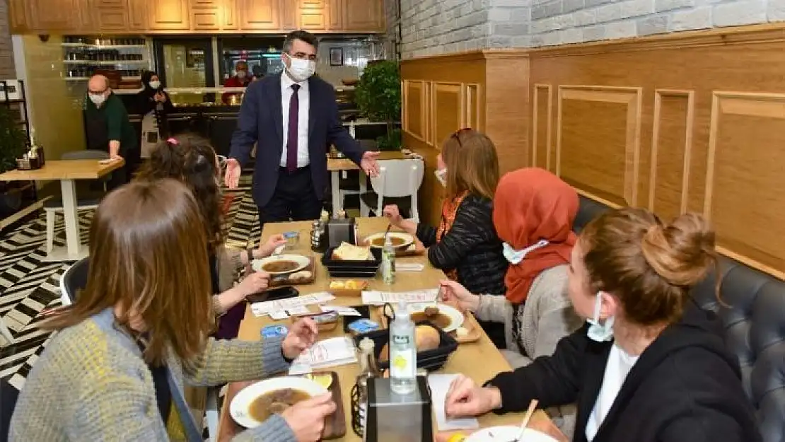 Kepenk açan esnafa Yılmaz'dan ziyaret