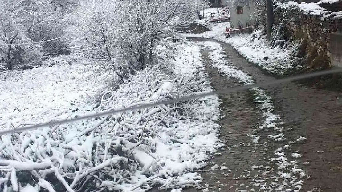 Kepsut'ta kar yağışı hayatı olumsuz etkiliyor