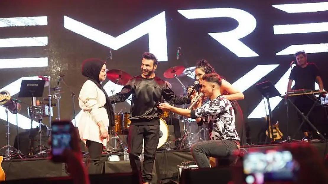 Kestel'de Emre Kaya konserinde evlilik teklifi sürprizi