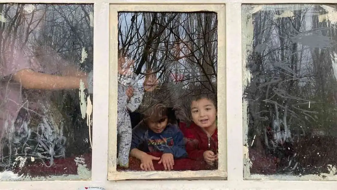 Kırık camların ardındaki çocukları Sındırgı Belediyesi güldürdü