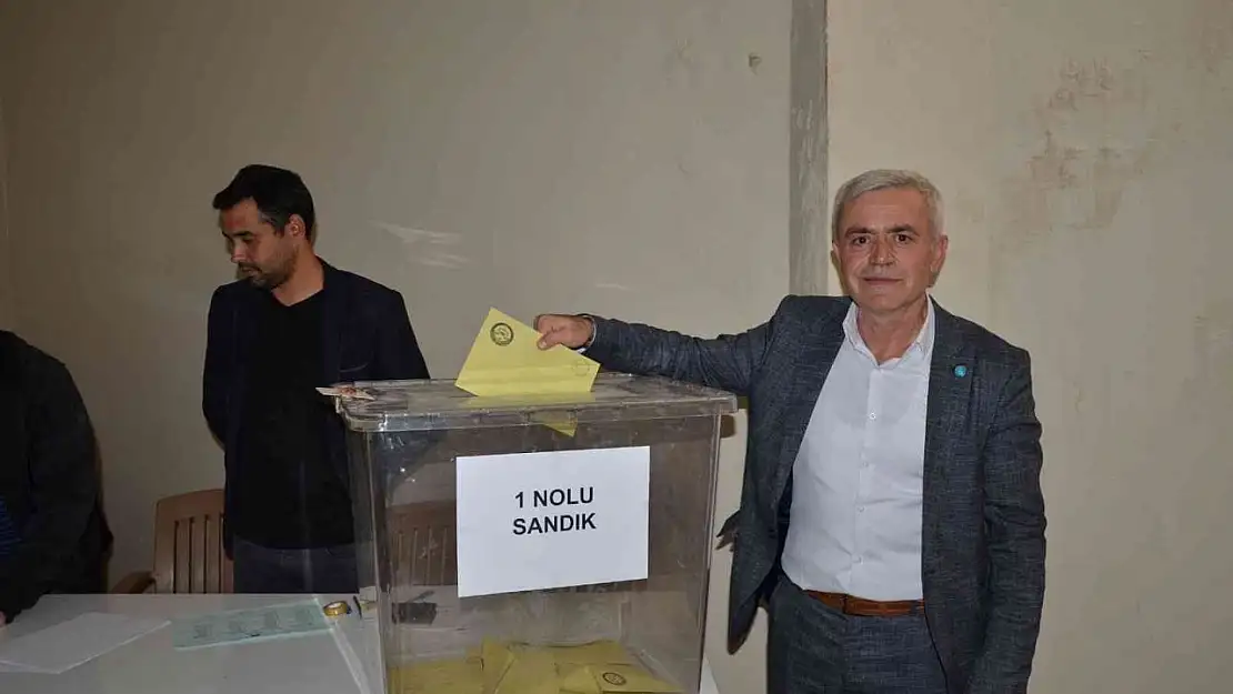 Kırkağaç İYİ Parti'de Levent Komşu güven tazeledi