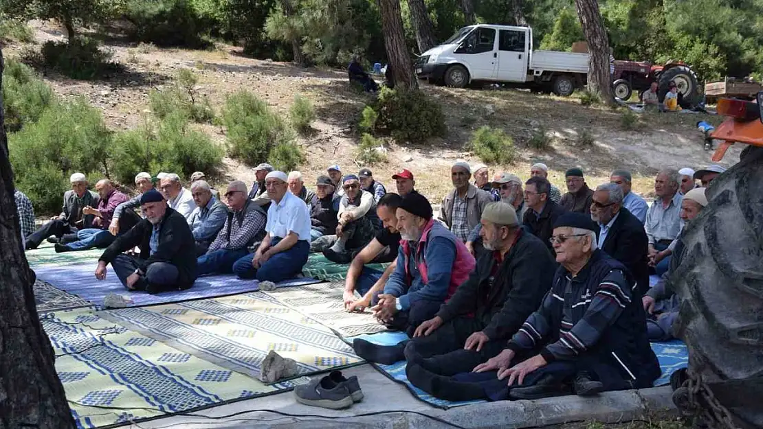 Kırkağaç'ta Abid Dede hayrına yoğun ilgi