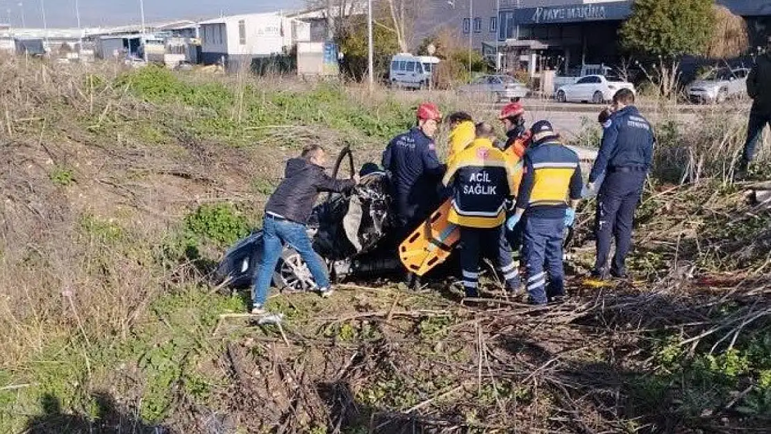 Kırmızı ışıkta geçince dereye uçtu : 2 yaralı