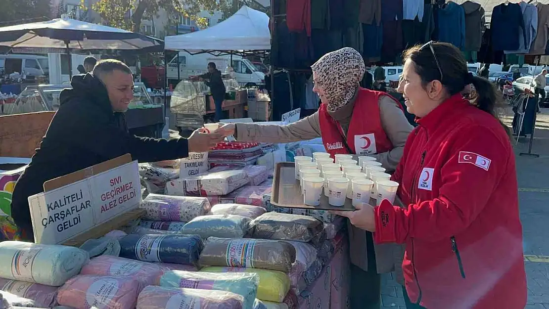 Kızılay'dan esnafa mesir macunlu süt ikramı