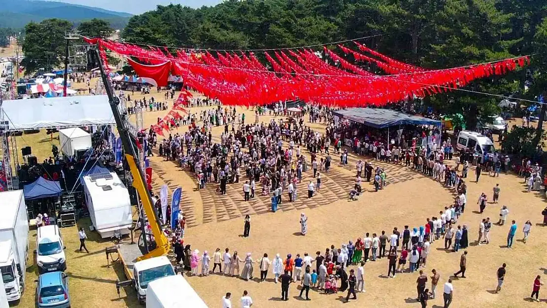 Kocayayla'da binlerce Karadenizli buluştu, aynı anda horon oynadılar