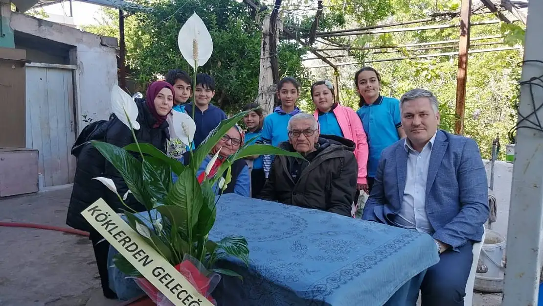 Köklerden geleceği projesinde emekli öğretmenlerle buluştular