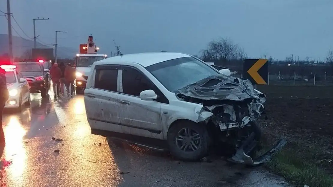 Kontrolden çıkan araç enerji nakil hattı direğine çarptı: 1 yaralı