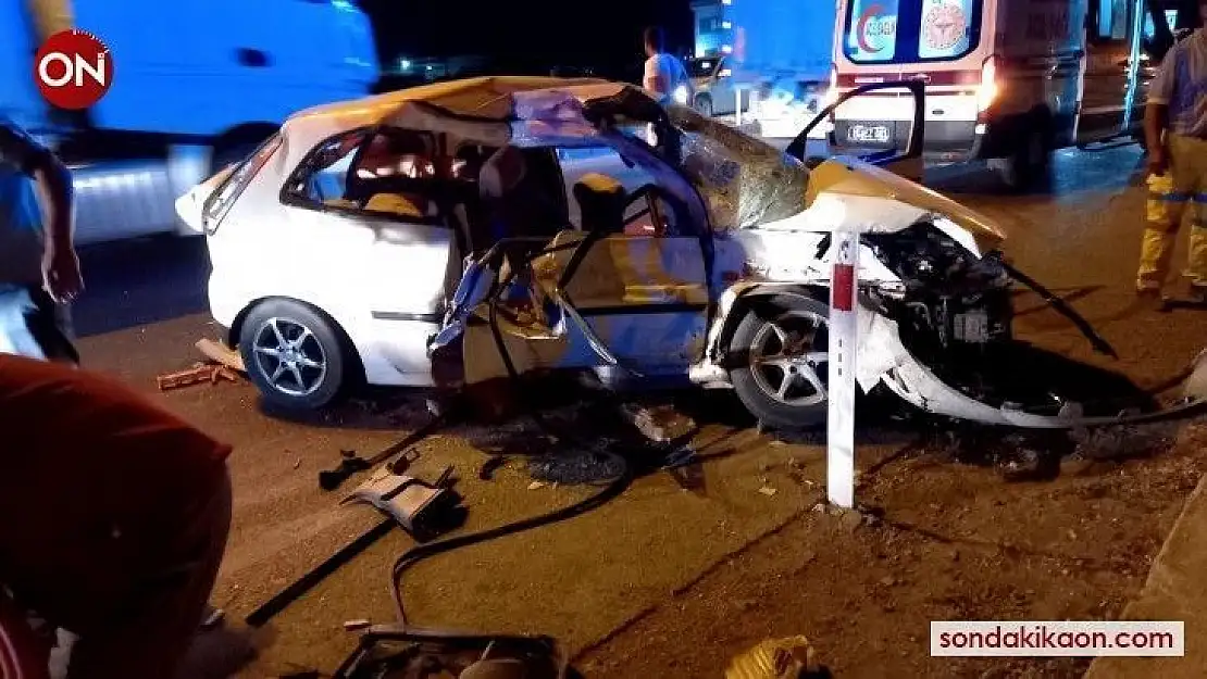 Kontrolden çıkan kamyonu beton bariyerler de durduramadı: 5 yaralı