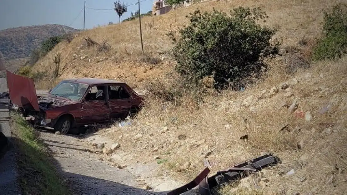 Kontrolden çıkan otomobil kanala düştü, 4 kişilik aile yaralandı