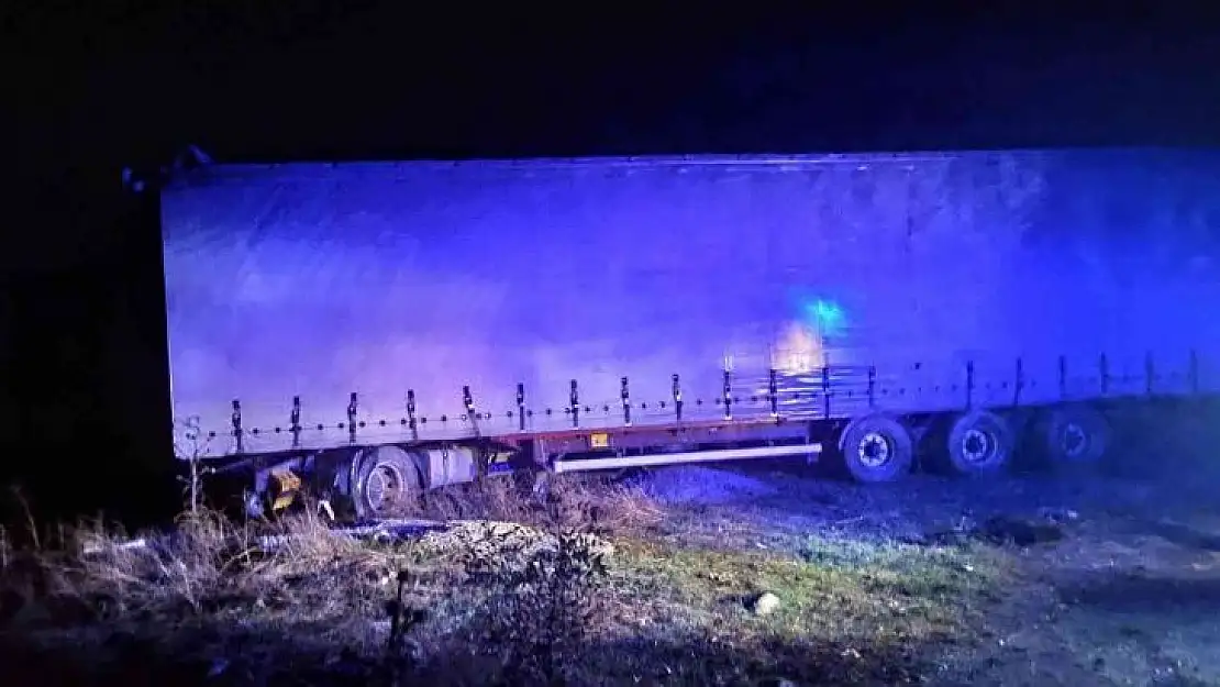 Kontrolden çıkan tır toprak alanda durabildi: 1 ağır yaralı