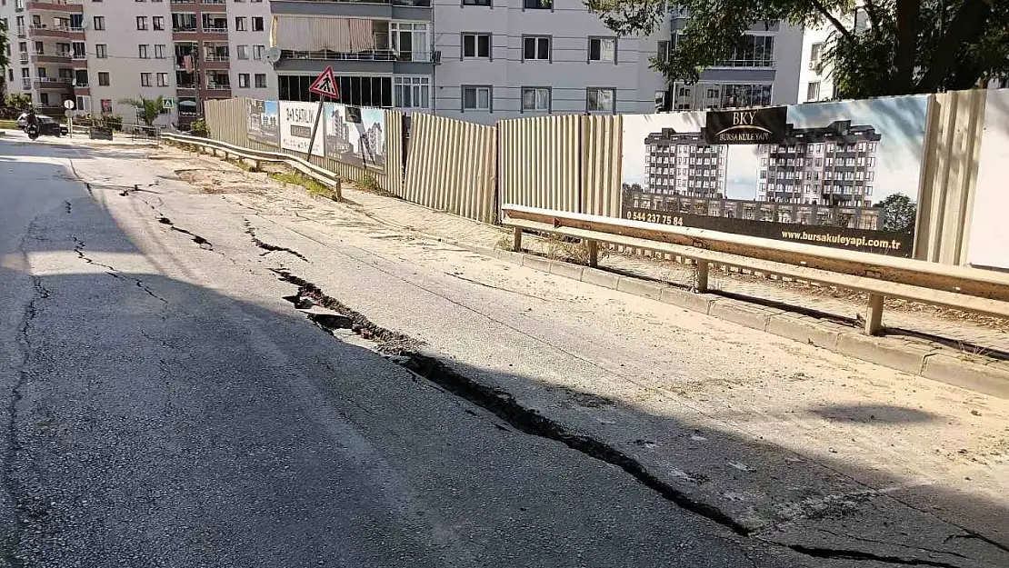 Konut inşaatı yolda göçüğe sebep oldu