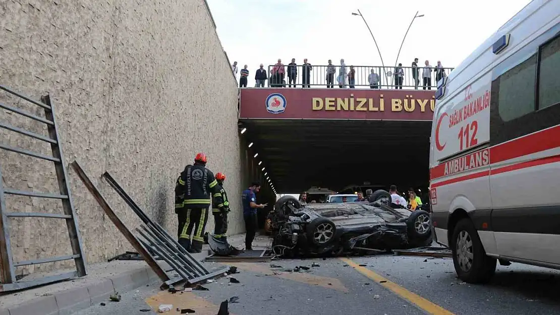 Köprülü kavşakta kaza yapan otomobil 5 metreden aşağıya ters düştü: 1 ölü, 2 ağır yaralı