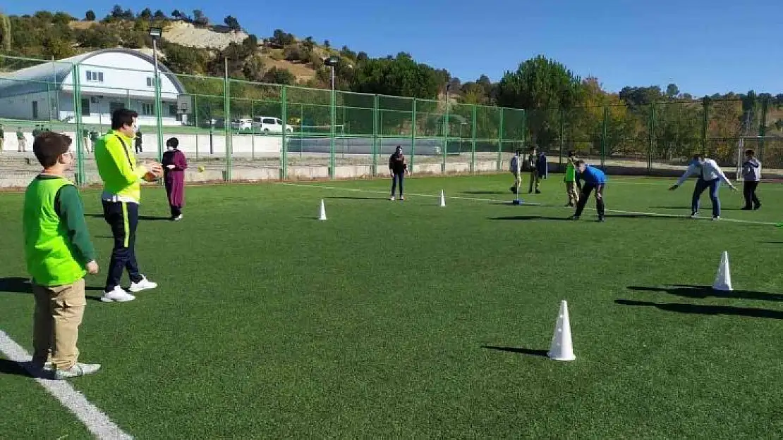 Köy okulundaki etkinliklerden renkli görüntüler