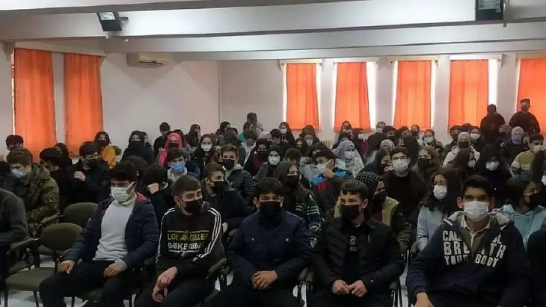 Köyceğiz'de '28 Şubat Süreci ve İmam Hatip Okulları' konulu söyleşi düzenlendi