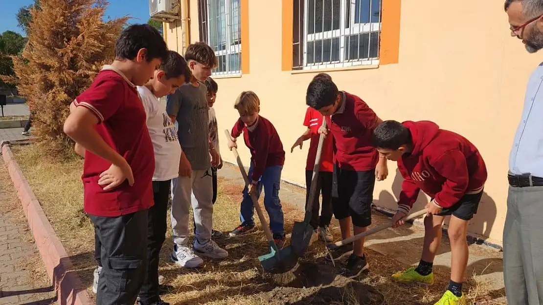 Köyceğiz'de bir iyilik bir fidan için pedal çevirdiler