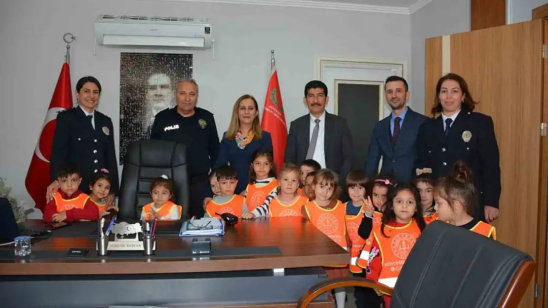 Köyceğiz'de minikler Polis Haftası'nı kutladı