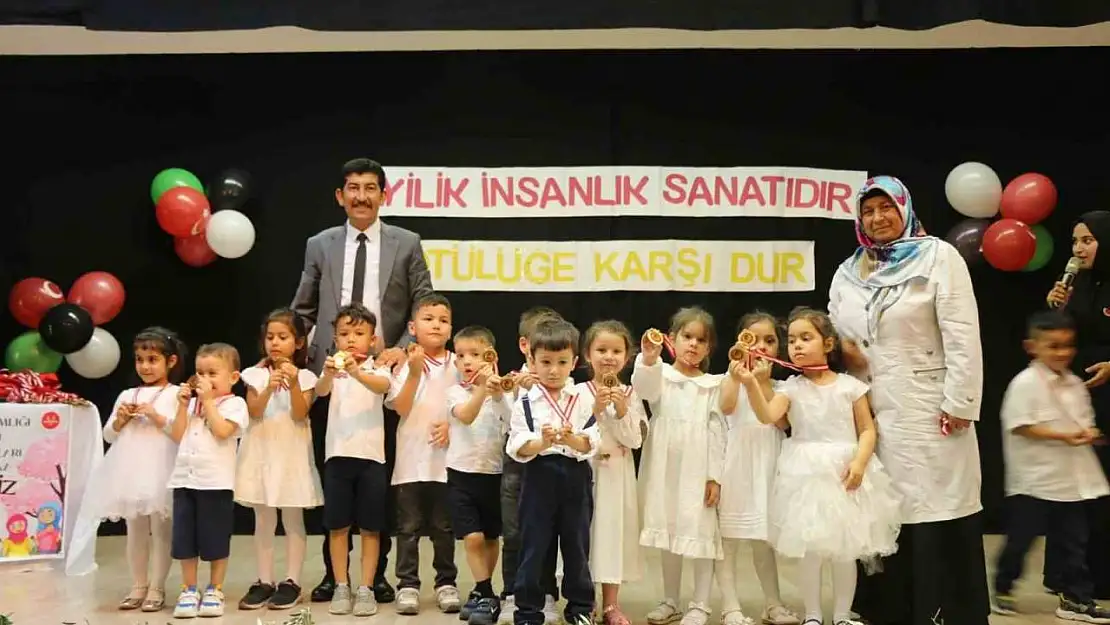 Köyceğiz'de minikler yıl sonu heyecanı yaşadı