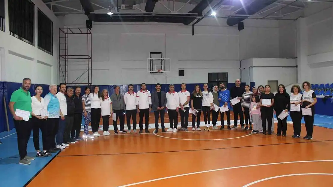 Köyceğiz'de öğretmenler Floorcurling turnuvasında yarıştı