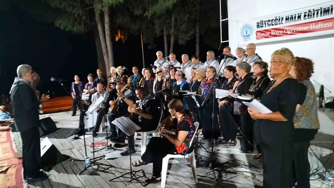 Köyceğiz'de Türk Halk Müziği konseri izleyenlerden tam not aldı