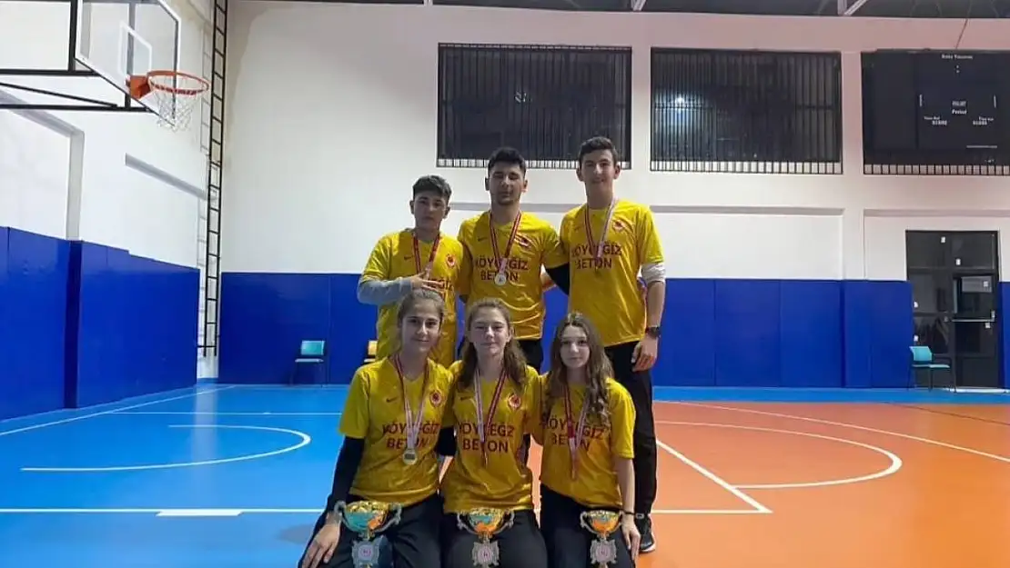 Köyceğiz Naip Hüseyin Anadolu Lisesi Floor Curling Kız Takımı il birincisi