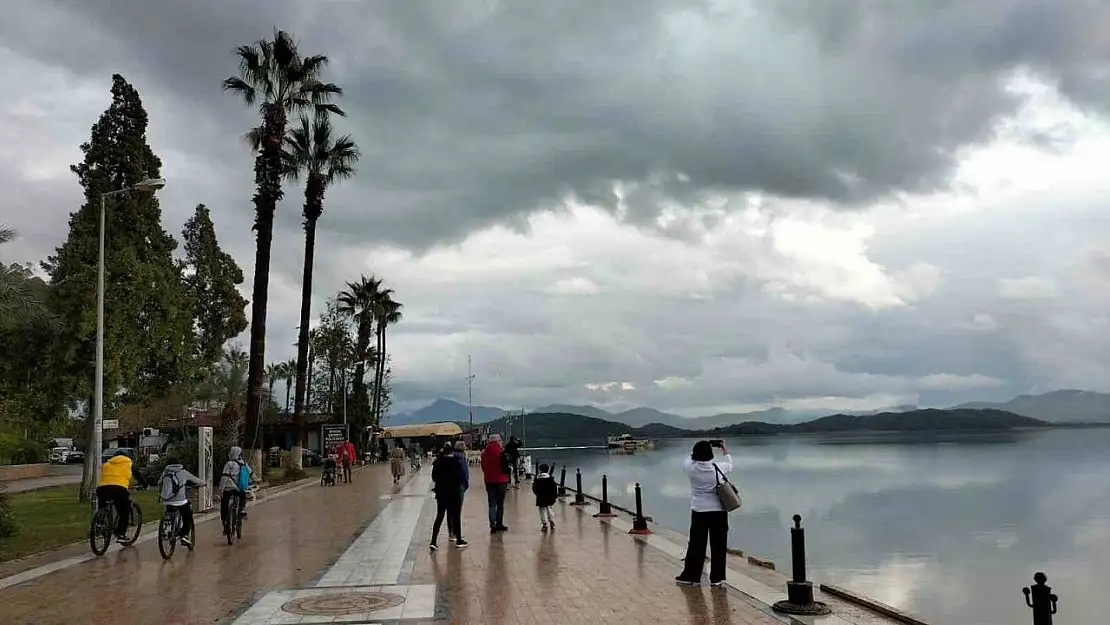 Köyceğizliler yağışların ara vermesiyle Kordon'a akın etti