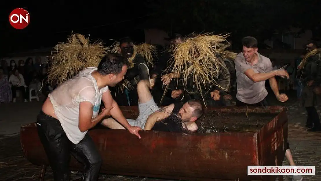 Köyde bahşişi veren ıslanmaktan kurtuluyor