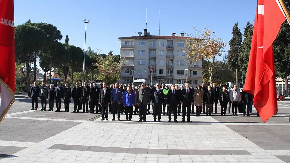 Kula'da 24 Kasım Öğretmenler Günü kutlandı