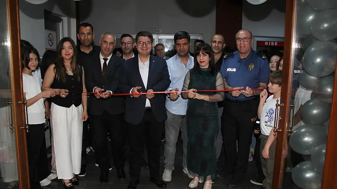 Kula'da ortaokul öğrencilerinden anlamlı sanat buluşması