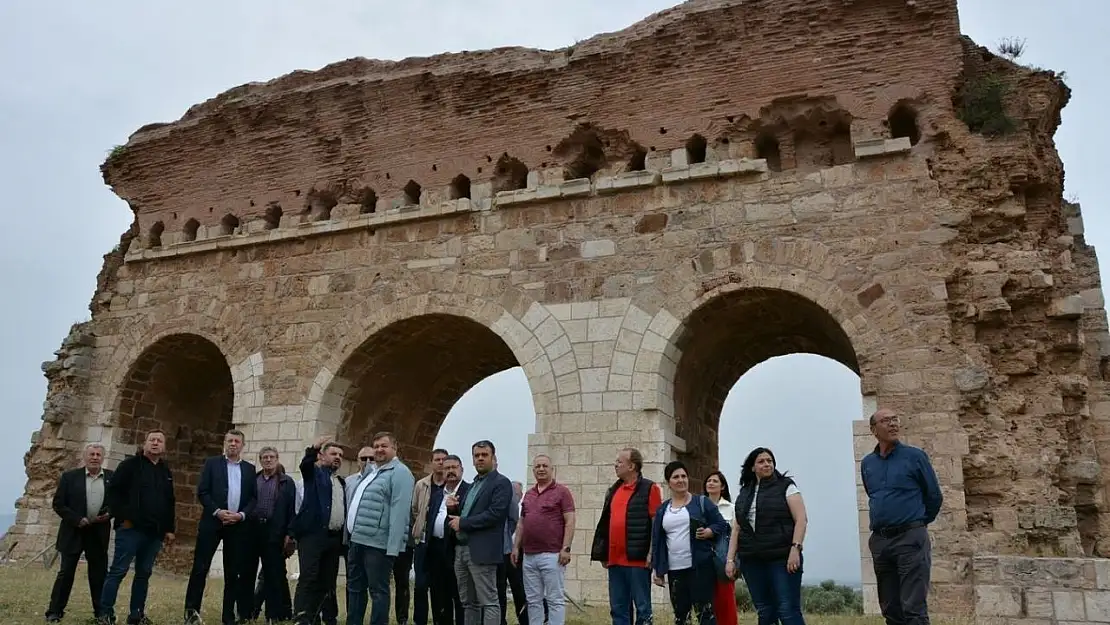 Künkcü'den Tralleis'te tarihi toplantı