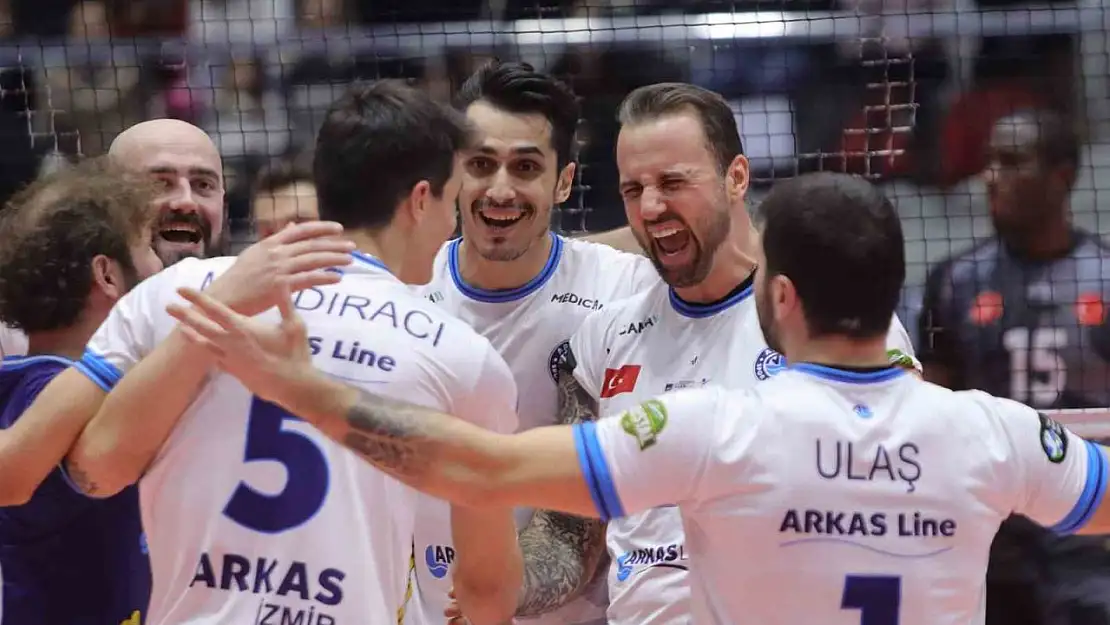 Kupa Voley: Arkas Spor: 3 - Ziraat Bankkart: 2