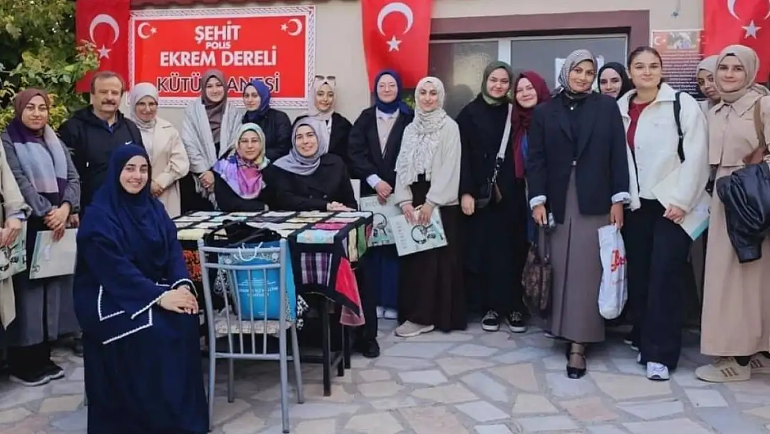 Kur'an kursunda kursiyerler geleneksel Kütahya kıyafetlerini ve yemeklerini tanıttı