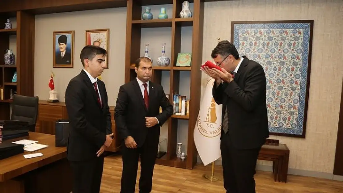 Kurtuluşun 100. yılında Gaziantep'ten Kütahya'ya toprak ve bayrak